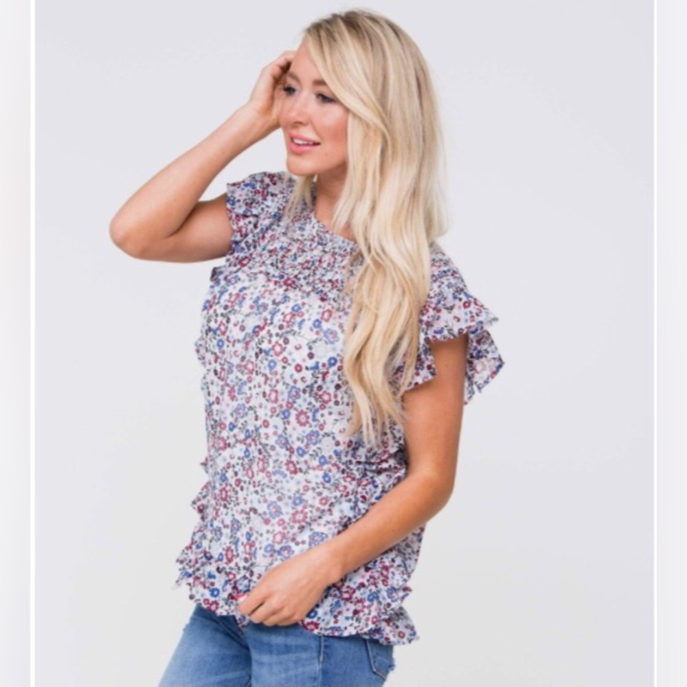 NWT Mimi + Daphne Smocked Floral Yoke Top